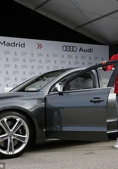 Dàn sao Real Madrid “hớn hở" với loạt xe Audi mới