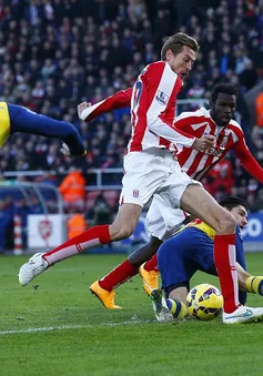 Stoke City 3-2 Arsenal: Pháo "gỉ" tại Britannia