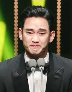Kim Soo Hyun khóc nấc khi giật giải tại Korea Drama Awards