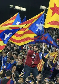 Thủ tướng Pháp chào mời Barcelona gia nhập Ligue 1