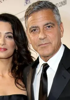 Vợ của George Clooney “nghẹt thở” vì bị săm soi