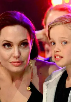 Angelina Jolie – Brad Pitt gặp chuyên gia tư vấn giới tính vì Shiloh?