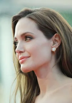 Angelina Jolie thú nhận nấu nướng dở tệ