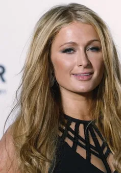 Paris Hilton không cần dao kéo vì đã quá hoàn hảo