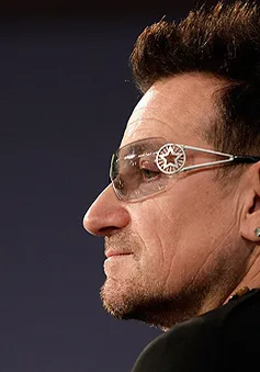Thủ lĩnh của U2 không còn khả năng chơi guitar?