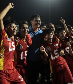 Đội bóng đá nữ TP.HCM vô địch Cúp Thái Sơn Bắc 2015