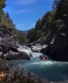 Argentina: Du lịch điêu đứng vì núi lửa Calbuco phun trào