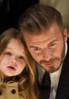 David Beckham không muốn cắt tóc của bé Harper