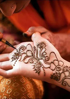 Hiểm họa từ mực xăm Henna