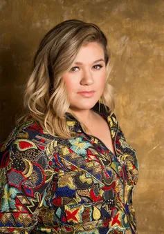 Kelly Clarkson không thích khoe khoang giải thưởng âm nhạc