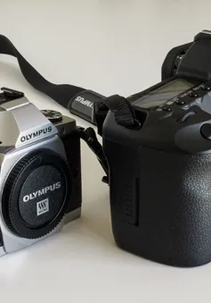Olympus “dìm hàng” máy ảnh DSLR