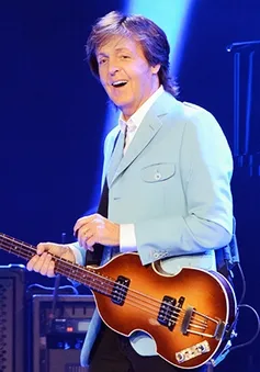 Paul McCartney là nhạc sĩ giàu nhất đảo quốc sương mù