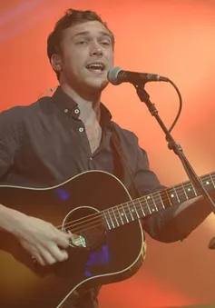 Cựu quán quân Phillip Phillips đâm đơn kiện American Idol