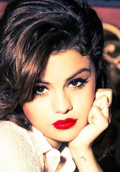 Selena Gomez thừa nhận mình hát không hay