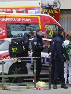 Hiện trường vụ xả súng làm chết 12 người tại Paris