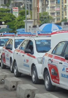 Cước taxi tại Hà Nội và TP. HCM chuẩn bị tăng từ 700 - 900 đồng/km