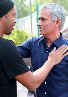Bỏ quên Man Utd, Mourinho sang Mexico dẫn dắt đội bóng của Ronaldinho