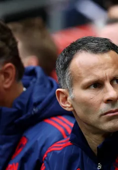 Đồng đội cũ khuyên Ryan Giggs rời Man Utd