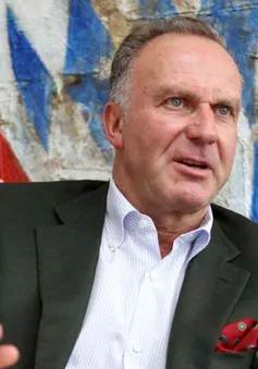 Uli Hoeness từ chức chủ tịch Bayern Munich