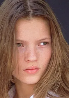 Kate Moss đẹp trong trẻo qua bộ ảnh tuổi 14