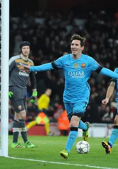 Lấm lưng trước Barcelona, Arsenal sắp "ngẩng cao đầu rời giải"