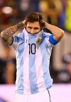 VIDEO: Messi sút penalty lên trời, ĐT Argentina dâng chức vô địch cho Chile