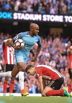 VIDEO: Cựu sao trẻ Man Utd phản lưới, dâng 3 điểm cho Man City