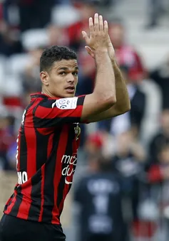 PSG chính thức có Hatem Ben Arfa