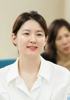 Phim của Lee Young Ae vượt mặt "Hậu duệ mặt trời"?