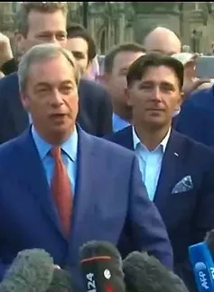 Chủ tịch Đảng UKIP (Anh) Nigel Farage tuyên bố từ chức