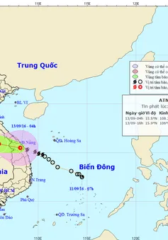 Bão số 4 gây mưa to ở miền Trung, suy yếu thành áp thấp