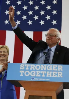 Thượng nghị sĩ Bernie Sanders ủng hộ bà Hillary làm Tổng thống Mỹ