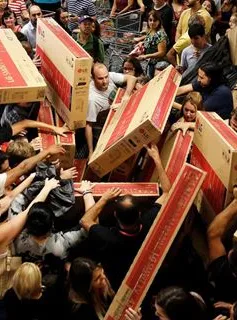 Black Friday: Đi mua thì ít, đi xem thì nhiều