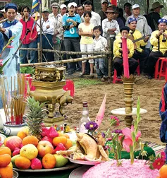 Độc đáo lễ hội Cầu Bông ở làng rau Trà Quế