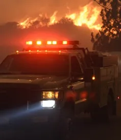 Mỹ: Hàng trăm cư dân sơ tán vì cháy rừng tại California