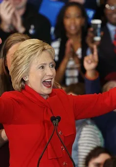 Ứng viên đảng Dân chủ Hillary Clinton chiến thắng tại bang Iowa