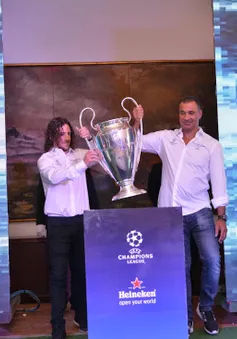 Người hâm mộ Việt Nam sôi động chào đón Cúp UEFA Champions League