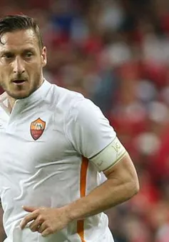 "Hoàng tử" 39 tuổi Totti là bất khả xâm phạm tại Roma