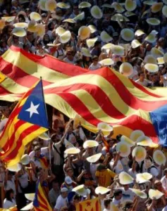 Người dân xứ Catalan xuống đường ủng hộ tách khỏi Tây Ban Nha