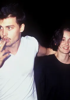 Johnny Depp được hôn thê cũ bảo vệ