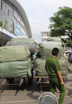 Phát hiện 10 tấn quần áo nhập lậu từ Trung Quốc tại Đà Nẵng