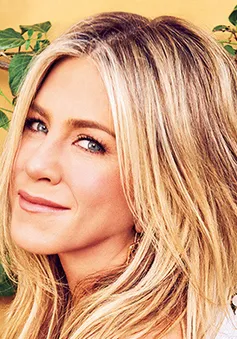 Jennifer Aniston tiết lộ ngoại hình thảm họa thời cấp 3