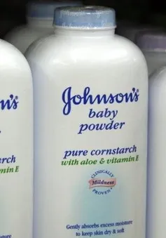 Johnson & Johnson bị yêu cầu bồi thường 55 triệu USD vì phấn rôm gây ung thư