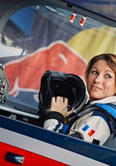 Melanie Astles, nữ phi công duy nhất tham dự cuộc đua Red Bull Air Race