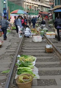 Cận cảnh khu chợ nguy hiểm nhất thế giới