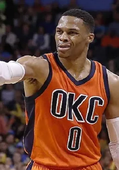 Không có triple-double, Westbrook vẫn giúp Thunder ngược dòng