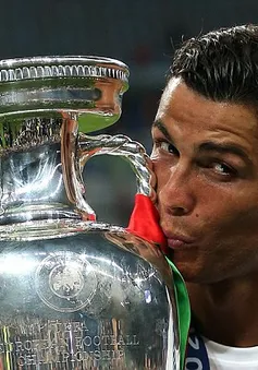 Ronaldo lọt top 5 người nổi tiếng  thu nhập cao nhất thế giới