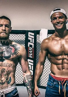 Ronaldo rèn thể lực bằng cách so găng với nhà vô địch UFC