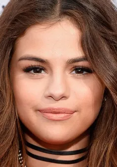 Selena Gomez chuyển nghề