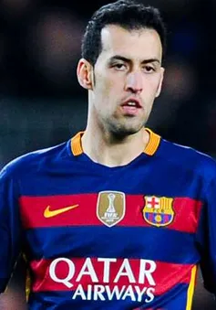 Siêu tiền vệ Barcelona "năn nỉ" xin được ở lại CLB